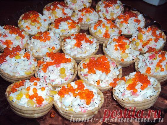 Тарталетки с крабовым салатом и икрой | Домашний Ресторан