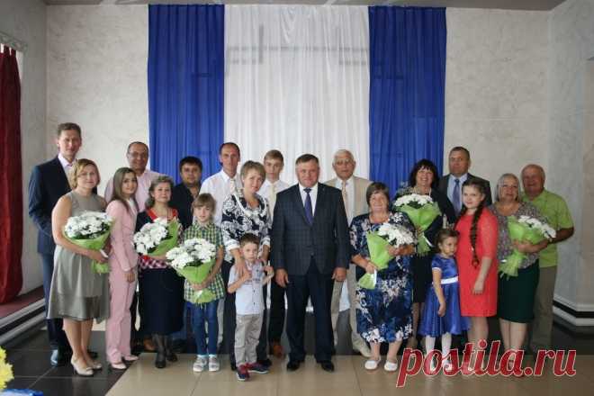 В Ишиме самым крепким семейным парам вручили памятные медали Ишимский район Тюменской области