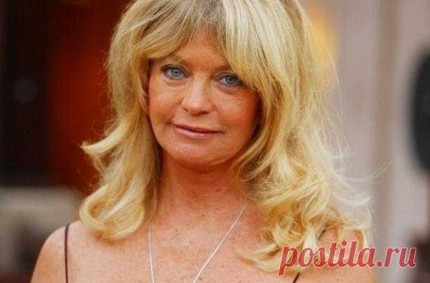 Голди Хоун появилась со странным бандажом после жарких танцев на бенефисе MindUP