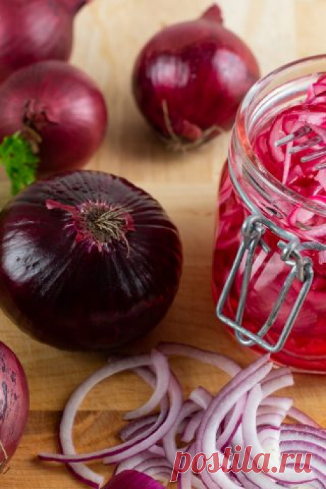 Быстрый маринованный лук с яблочным уксусом — Лайфхакер