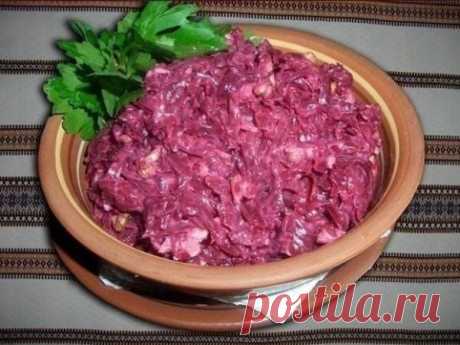 Свекольный салат с сыром и яйцом |