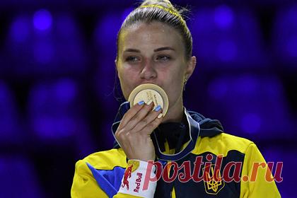 Отказавшаяся от гражданства России украинская чемпионка объяснила свое решение. Украинская фехтовальщица Ольга Харлан, выигравшая Олимпийские игры 2008 года в Пекине, рассказала, почему отказалась от российского гражданства. Спортсменка заявила, что не смогла бы выступать против своей страны. Несмотря на возможность больше зарабатывать, саблистка решила продолжить выступления за Украину.