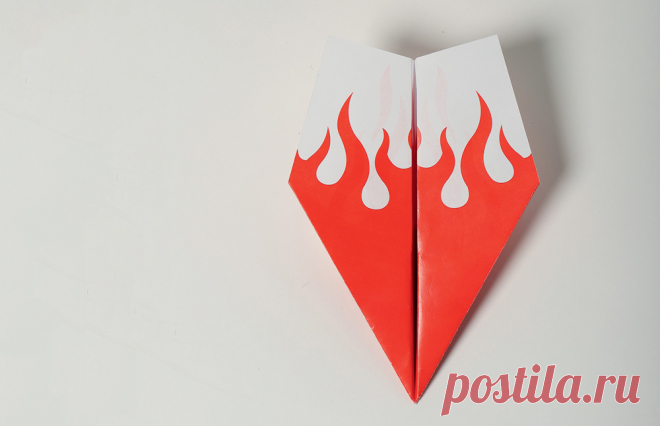 Своими руками: как сделать самый быстрый в мире бумажный самолётик Текущий рекорд дистанции полета для бумажных самолетиков составляет 69,14 м. Он был поставлен «пилотом» Джо Айюбом, который использовал конструкцию, придуманную одним из самых известных «авиастроителей» Джоном Коллинзом. «Популярная механика» представляет схему, по которой сложить самолетик-рекордсмен сможет каждый.