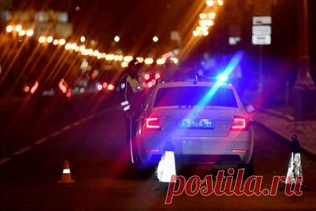 Пять человек погибли в ДТП с автобусом и грузовиком в российском регионе. Грузовик и рейсовый автобус, следовавший по маршруту из Москвы в Нальчик, попали в ДТП на Кубани, в результате которого погибли пять человек. Об этом сообщили в пресс-службе ГУ МЧС России по Краснодарскому краю. Трасса Р 217, где произошел инцидент, была частично перекрыта и установлено реверсивное движение.