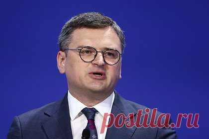 На Украине отчитаются перед ЕС о ситуации на поле боя. Министр иностранных дел Украины Дмитрий Кулеба в режиме видеоконференции отчитается об успехах Вооруженных сил республики перед коллегами из стран Европейского союза, собравшимися на плановую встречу в Люксембурге. Об этом по прибытии на заседание сообщила глава МИД Бельгии Аджа Лябиб.