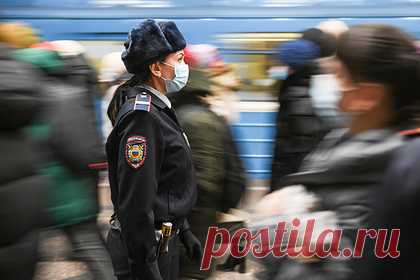 Находившуюся в федеральном розыске пару задержали в московском метро. В Москве контролеры метро помогли задержать двух граждан Белоруссии, находившихся в федеральном розыске. Во время проверок на станции «Котельники» контролеры остановили пассажиров без масок. Позже выяснилось, что они разыскиваются по статьям «кража» и «вождение в нетрезвом виде».