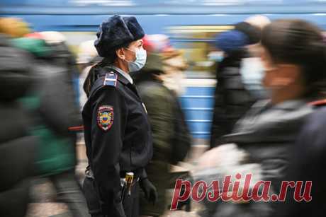 Находившуюся в федеральном розыске пару задержали в московском метро. В Москве контролеры метро помогли задержать двух граждан Белоруссии, находившихся в федеральном розыске. Во время проверок на станции «Котельники» контролеры остановили пассажиров без масок. Позже выяснилось, что они разыскиваются по статьям «кража» и «вождение в нетрезвом виде».