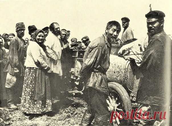 Крестьяне впервые разглядывают увиденд. / История цивилизаций!