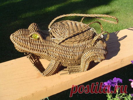 Vintage Frog Handbag Purse Woven Wicker? Marble Eyes
