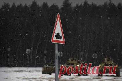 Российская армия получит управляемые по Wi-Fi роботы-мишени. В ближайшее время на российских полигонах установят новые тренажерные комплексы с электронными мишенями, пишут «Известия». Роботы-мишени будут управляться с помощью компьютерной системы через Wi-Fi. Такая система, отмечает издание, позволит имитировать не только пехоту и технику противника, но и их реальные действия.