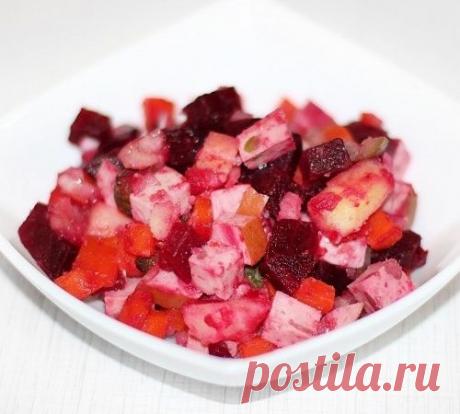 Свекольный салат с колбасой