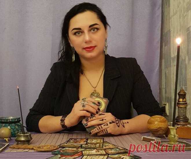 У кого можно гадать: все гадалки ру? Сильнейшие астрологи, экстрасенсы и гадалки готовы помочь вам по телефону. Есть ли такие хорошие гадалки, которые помогают бесплатно 100% Хорошие гадалки, Опытные экстрасенсы Ясновидящие, экстрасенсы и гадалки по телефону, консультация бесплатно. Сборник бесплатных гаданий онлайн: секреты и правила удачного гадания; гадание на