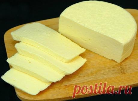СЫР в домашних условиях приготовить по этому рецепту очень просто. 
Нужны всего 3 продукта и буквально 10 минут. Получается очень мягкий 
и нежный домашний сыр с кремовой тающей текстурой. Сравнивать его 
с магазинным не вижу смысла, у него свой вкус и упрощенная технология 
приготовления🧀Ингредиенты