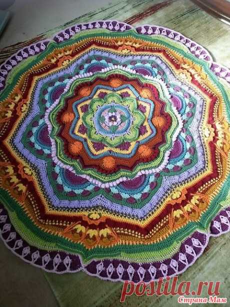 Вяжем в технике MANDALA MADNESS В последнее время интернет прямо-таки заполонили прекрасные изделия в технике Mandala Madness.