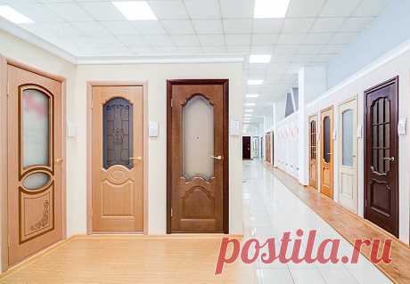 Если вы не знаете, как выбрать межкомнатные двери в квартиру по качеству и разумной цене, а также хотите услышать мнение специалистов по этому вопросу, то обязательно прочтите статью.