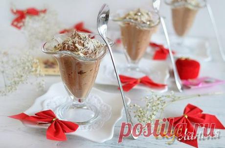 Шок-манже с бархатистым, шоколадным вкусом. В замороженном виде этот десерт напоминает мороженое, а когда подтает, то это скорее суфле.