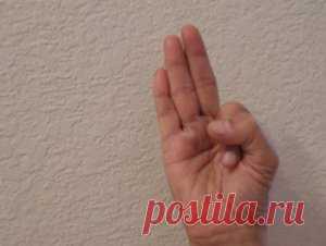 Это работает! Подержите руку в этой позиции и посмотрите что последует за этим