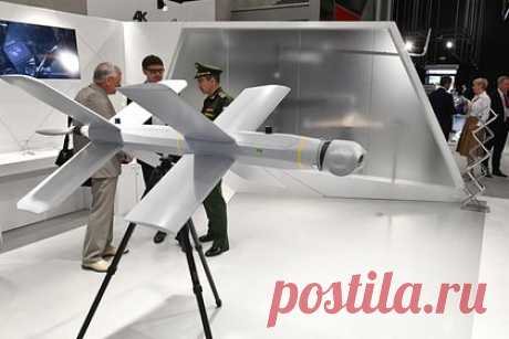 В России нарастили производство дронов-камикадзе. Предприятия госкорпорации «Ростех» нарастили производство дронов-камикадзе «Куб» и «Ланцет», а также реактивных систем залпового огня «Торнадо-С». Беспилотники «Куб» и «Ланцет» применяются в ходе специальной военной операции на Украине. Аппараты несут боевую часть весом три килограмма.