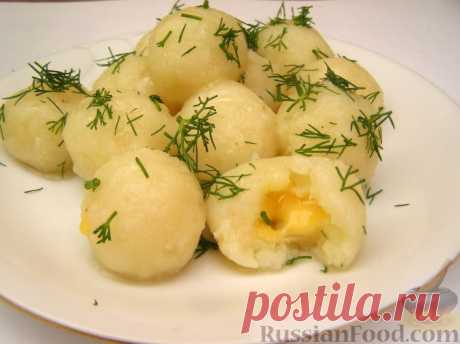 Рецепт: Клецки из отварного картофеля с сырной начинкой на RussianFood.com