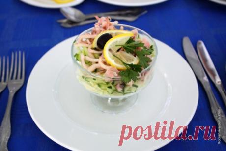 Салат с кальмаром и ананасом
