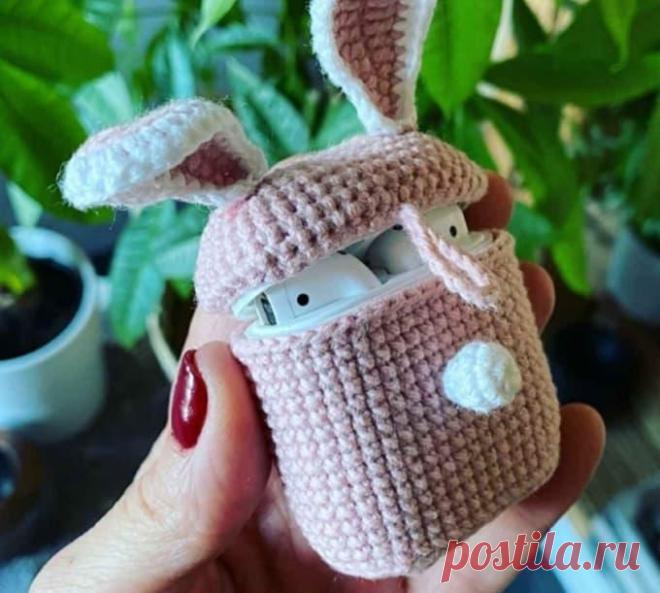 Чехол-Зайка для наушников крючком. Амигуруми схемы и описания. Автор: Ewelina Wieczorek | IRINELY.ART