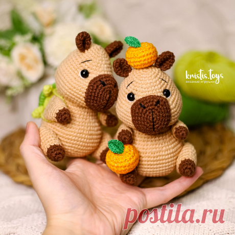 PDF Капибара крючком. FREE crochet pattern; Аmigurumi toy patterns. Амигуруми схемы и описания на русском. Вязаные игрушки и поделки своими руками #amimore - маленький капибара с мандаринкой, милая зверюшка из обычной пряжи.