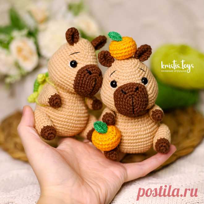 PDF Капибара крючком. FREE crochet pattern; Аmigurumi toy patterns. Амигуруми схемы и описания на русском. Вязаные игрушки и поделки своими руками #amimore - маленький капибара с мандаринкой, милая зверюшка из обычной пряжи.