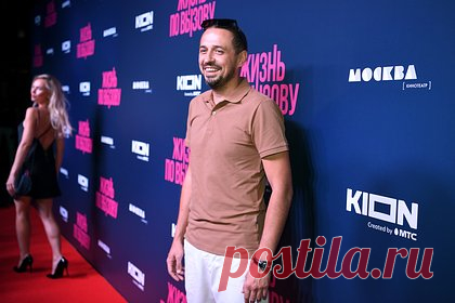 Звезда ТНТ раскрыл закулисье популярного шоу. Звезда программы «Звезды в Африке» на канале ТНТ, бывший участник КВН и экс-резидент Comedy Club Олег Верещагин раскрыл закулисье популярного YouTube-проекта «Плюшки», где российским звездам задают неудобные и провокационные вопросы. В разговоре с журналистами он заявил, что шутки в шоу заранее согласовываются.