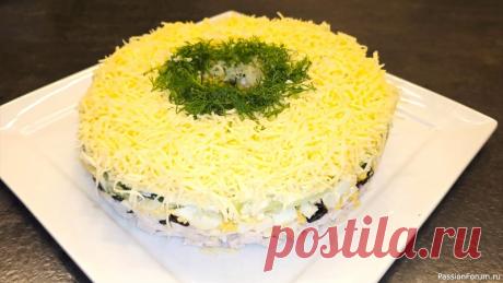 Праздничный салат, который все будут просить снова! Слоёный салат с черносливом — красиво, вкусно! Предлагаю сегодня пополнить праздничное меню чем-то красивым и незабываемым. Слоёный салат с черносливом именно тот рецепт, который удивит гостей и украсит любую сервировку. Каждый слой будто маленький праздник, а вместе они создают тот самый новогодний вкус, перед которым невозможно...