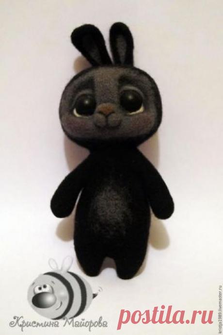 «Кролики - это не только ценный мех, но и овечья шерсть»: валяем милую карманную игрушку
