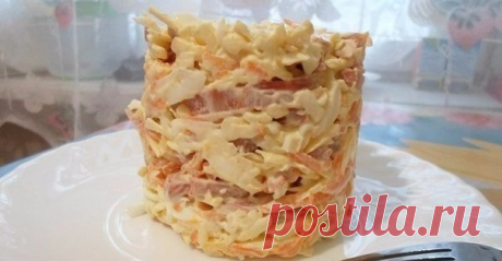 Замечательный салат с копченым сыром для застолья