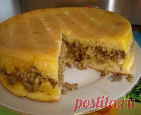 Пирог с мясом (очень быстрый)
250 г. майонеза
1 стакан муки
2 яйца
1 ст.л. разрыхлителя.
Все смешать, вылить половину теста в форму, выложить начинку и покрыть оставшимся тестом.
Начинка может быть любая (включая сладкую).