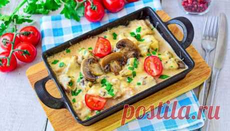 Жульен С Курицей Со Сметаной Жульен с курицей со сметаной на сковороде - лучшая горячая закуска на скорую руку для любого случая. Готовится блюдо легко и просто.
