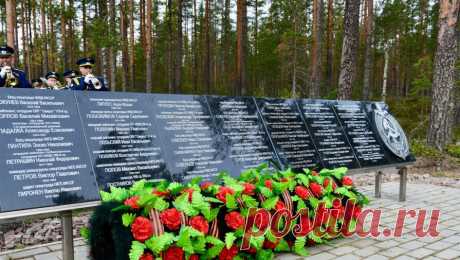 Глава Карелии призвал граждан поклониться бойцам НКВД и СМЕРШ у нового памятника. Памятник бойцам Народного комиссариата внутренних дел (НКВД) СССР, советских контрразведывательных организаций (СМЕРШ) и особых отделов открыли в районе города Питкяранты в Республике Карелия. Об этом в своем Telegram-канале сообщил глава ...