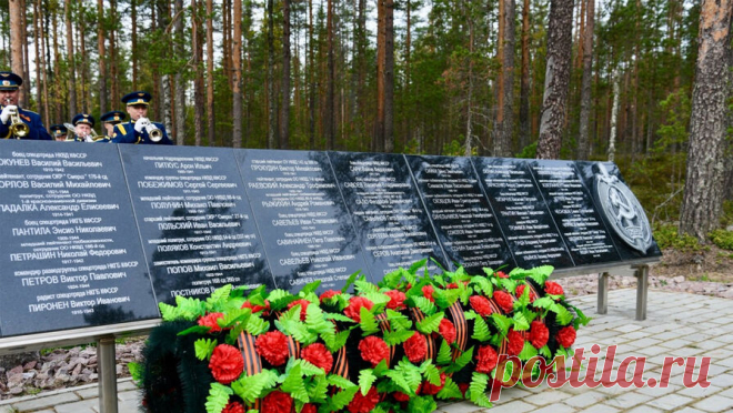 Глава Карелии призвал граждан поклониться бойцам НКВД и СМЕРШ у нового памятника. Памятник бойцам Народного комиссариата внутренних дел (НКВД) СССР, советских контрразведывательных организаций (СМЕРШ) и особых отделов открыли в районе города Питкяранты в Республике Карелия. Об этом в своем Telegram-канале сообщил глава ...