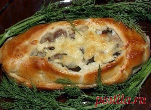 Как приготовить лодочки из слоеного теста с картофелем, мясом и огурчиками. - рецепт, ингридиенты и фотографии