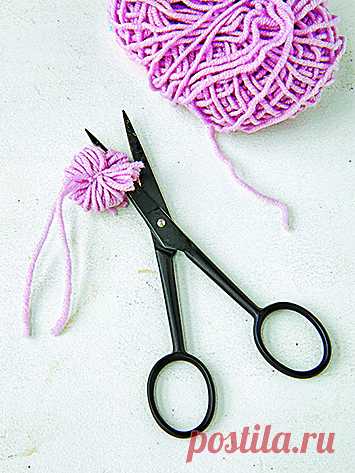 Подушка с помпонами: красиво и оригинально – Lisa.ru