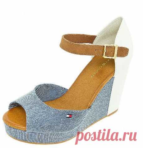 Босоножки Tommy Hilfiger на танкетке бело-синие