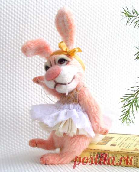 Teddy Bunny Pink  Ballerina The Pink Teddy Bunny is made in Teddies style,crocheting from the impressive yarn imitating a plush. The size - 5.1 inches (13 centimeters) (sitting) Glass eyes, eyelids are made on the technology of needle felting.  Head and paws on splints . The head on the O- splints (shaking) forelock, handles - legs on T-shaped (mobile). in paws and ears wire framework. It is densely filled Swansdown (polyester). For weight glass balls is added to a tummy. ...