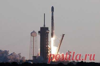 Blue Origin и SpaceX приступили к созданию грузовых лунных кораблей. Американские компании Blue Origin и SpaceX приступили к созданию грузовых версий своих перспективных лунных кораблей, изначально предназначенных для транспортировки астронавтов. Об этом сообщает издание SpaceNews. Работы ведутся в рамках программы Human Landing System (HLS).