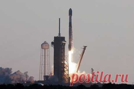 Blue Origin и SpaceX приступили к созданию грузовых лунных кораблей. Американские компании Blue Origin и SpaceX приступили к созданию грузовых версий своих перспективных лунных кораблей, изначально предназначенных для транспортировки астронавтов. Об этом сообщает издание SpaceNews. Работы ведутся в рамках программы Human Landing System (HLS).