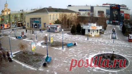 25 вебкамер города Бердянска онлайн - Новости Бердянска - Видео В Бердянске, на магазине "Спортландия" установили веб камеру с которой можно увидеть в хорошем качестве участок проспекта Ленина в районе кинотеатра "Космос"