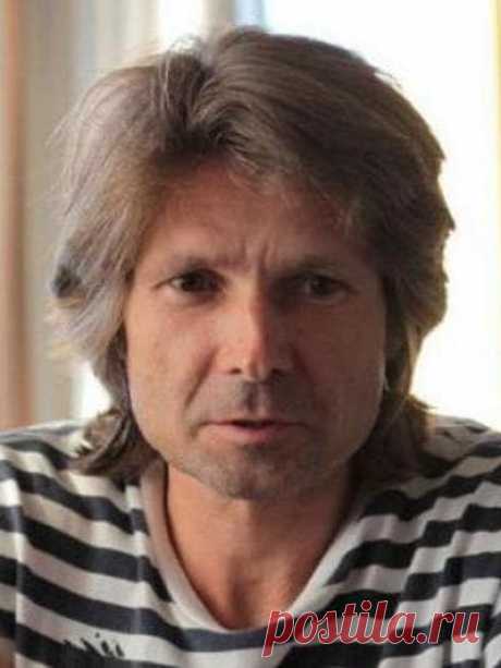Вадим Зеланд Личность Вадима Зеланда покрыта загадками и тайнами. Автор уникальных эзотерических трудов, получивших название "Трансерфинг реальности", не разглашает информацию о своей личной жизни, практически не появляется на публичных мероприятиях, не выкладывает фото в Интернет и не выходит в свет без очков …