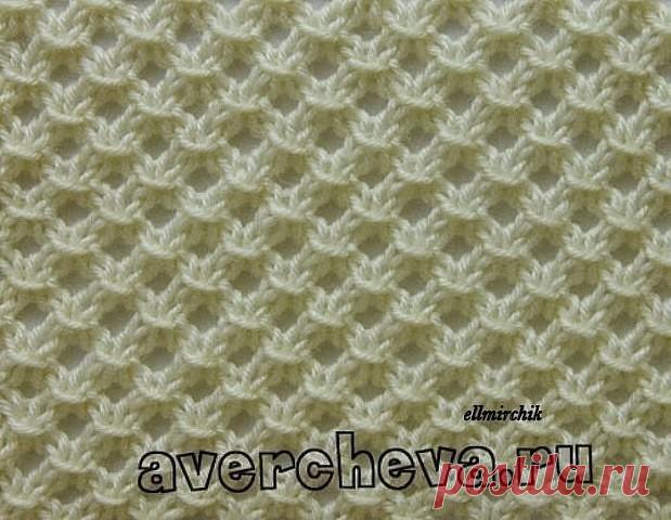 Узор Сеточка с перекидами Елены Аверчевой


Этот узор односторонний. Кол-во петель кратно 3+ 2 кромочные.
ОПИСАНИЕ
1 ряд [ перекрестить 3 лицевые петли с протяжкой влево Вяжем 3 петли лицевыми, затем мы накидываем 1-ю петлю на 2-ю и 3-ю. Получается 2 петли из 3-х., 1 накид] повторять до конца ряда.

2 ряд Все петли вязать изнаночными.

3 ряд 1 лицевая [ 1 накид, перекрестить 3 петли с протяжкой влево ( см. выше)] повторять до конца ряда, в конце 2 лицевые.

4 ряд Все петли...