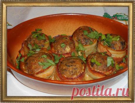 РУЛЕТИКИ ИЗ БЕКОНА С МЯСНОЙ НАЧИНКОЙ.