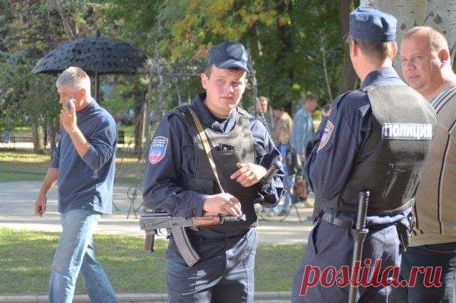 (1) Facebook