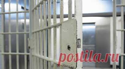 Двух высокопоставленных командиров ВСУ приговорили к 29 годам заключения за военные преступления. Верховный суд ДНР заочно приговорил командира 44-й отдельной артбригады ВСУ бригадного генерала Сергея Баранова и командира дивизиона данной бригады подполковника Виктора Юшко к 29 годам лишения свободы за преступления, совершённые против мирных жителей ДНР. Об этом сообщает СК России. Читать далее