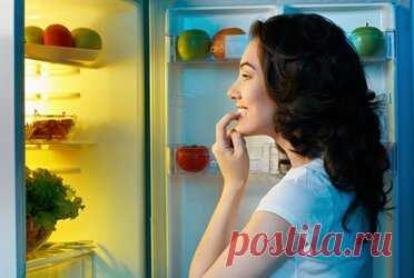 10 блюд для позднего перекуса, без вреда для фигуры! Выбирай не опасаясь! Сегодня мы предлагаем тебе полезные перекусы, которыми можно лакомиться даже после 18.00, не боясь за свою фигуру. 10 вариантов перекусов: Овсяная каша на воде из 1/2 ст. овса. 1 ст. кефира с горстью ягод. 60 г кураги и 60 г чернослива, замоченных предварительно в воде. 100 г творога или сыра с минимальной жирностью. 80 г творога, смешанного с 20 г ананаса. 3/4 ст. домашнего йогурта с 1/2 ст. черники.