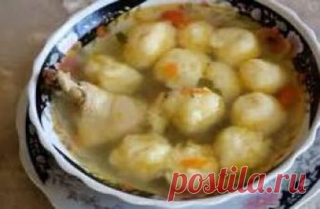 Суп с куриными крылышками и картофельными галушками ИНГРЕДИЕНТЫ Крылышки куриные — 8 шт. Морковь — 1 шт. Лук репчатый — 1 шт. Перец сладкий замороженный Зелень замороженная Вода — 2 л Для галушек: Картофель — 500 г Мука — 2-3 ст. ложки Яйцо — 1 шт. ПРИГОТОВЛЕНИЕ Подготовить ингредиенты для куриного супа с галушками. Лук, картофель, морковь почистить и помыть. Лук мелко […]