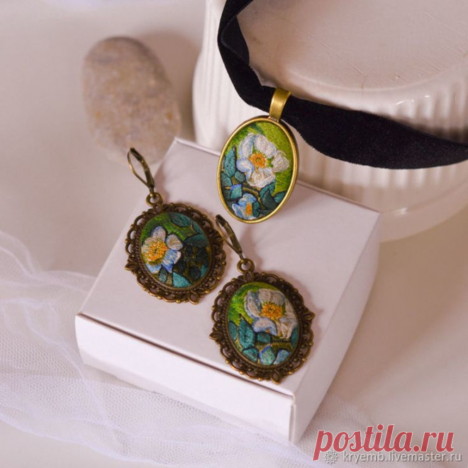Комплекты украшений: колье серьги ручная вышивка Дикие розы в интернет-магазине на Ярмарке Мастеров | Комплекты украшений, Белая Холуница - доставка по России. Товар продан.